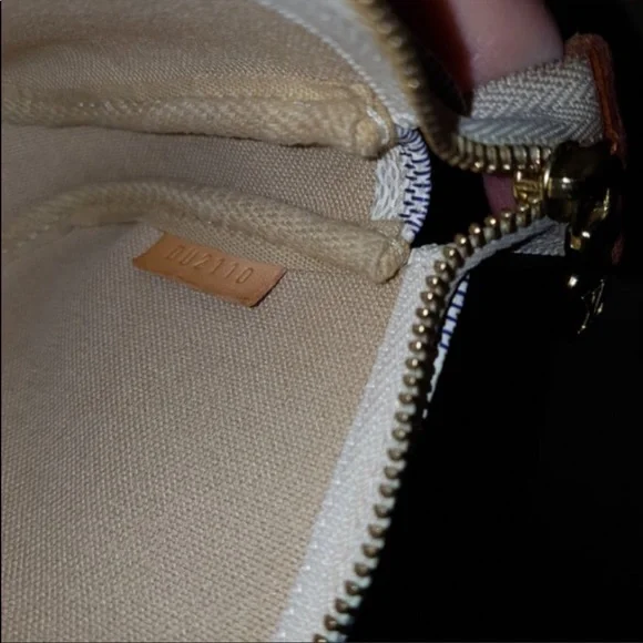 Louis Vuitton Mini Pochette - Picture 2 of 5